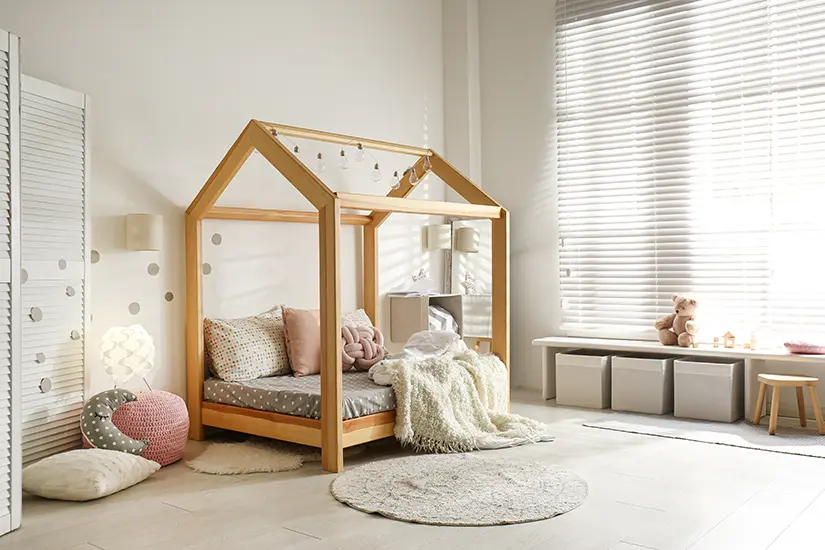 Venetian blinds for children's room