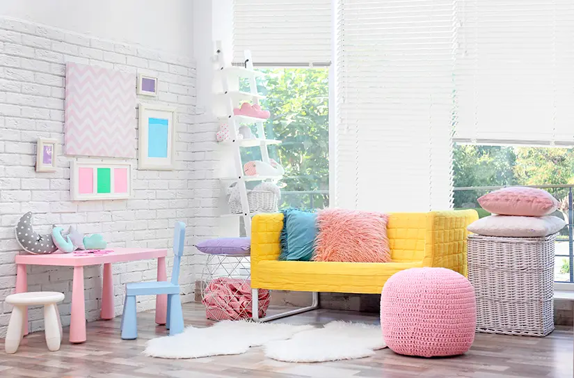 Venetian blinds for children's room