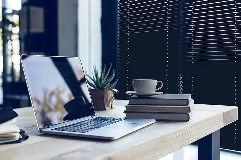 Horizontal blinds for office